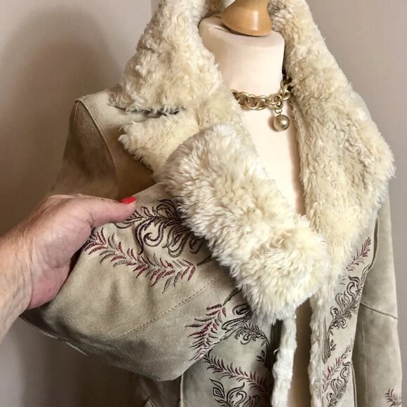 Real Suede Embroidered Beige Penny Lane Jacket with Floral Design - Picture 7 of 9